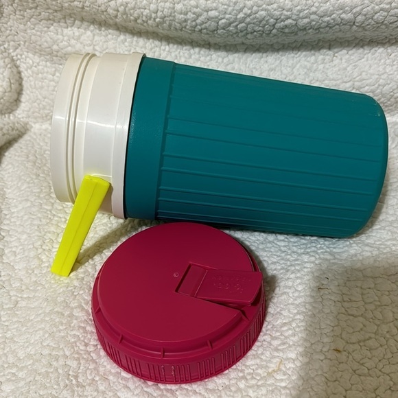 Vintage igloo 1/2 gallon water Jug cooler - Picture 3 of 7